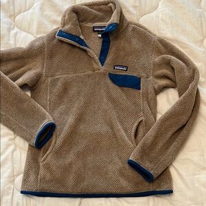 Patagonia Tan and Blue Women’s fleece